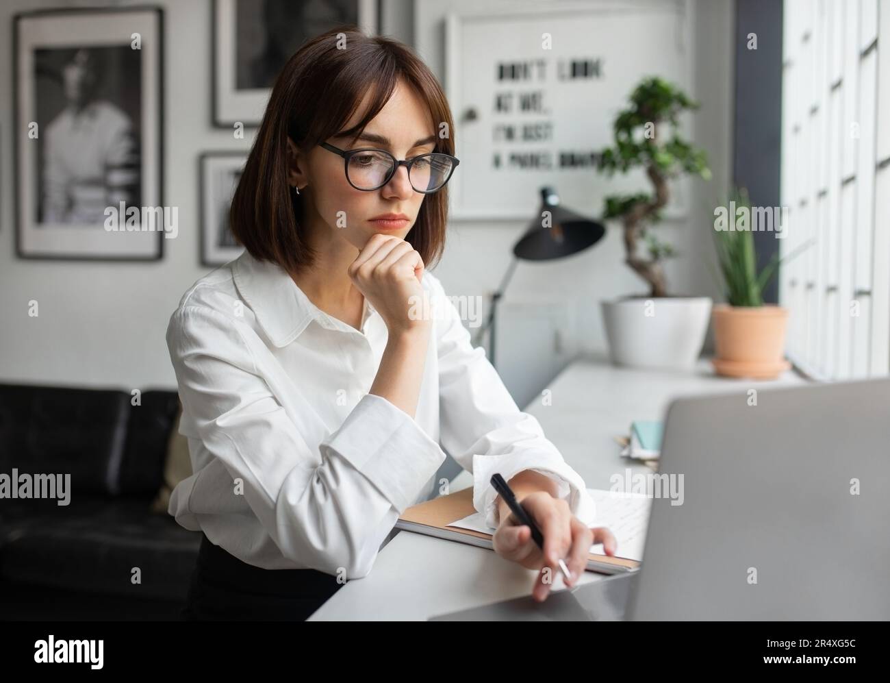 Office worker outfit hi-res stock photography and images - Alamy