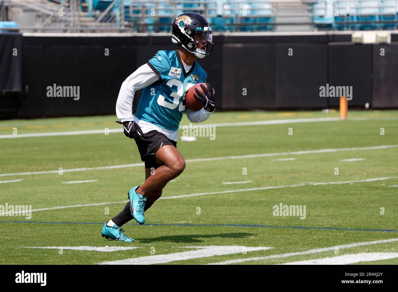 Jacksonville Jaguars wide receiver Jamal Agnew (39) runs through a punt return drill during an