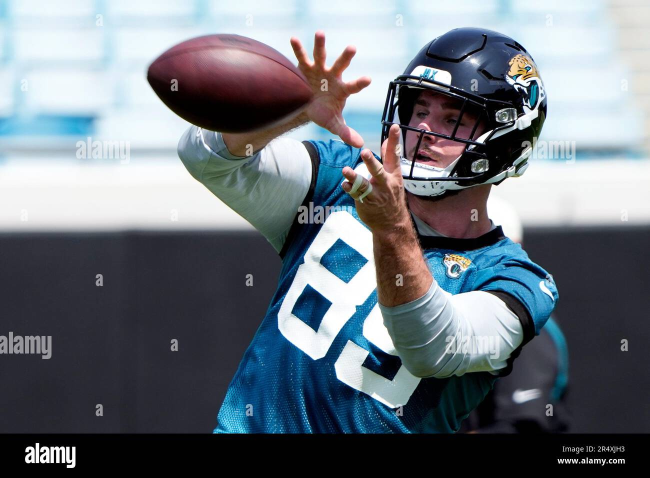 Jacksonville Jaguars tight end Luke Farrell (89) runs through a pass