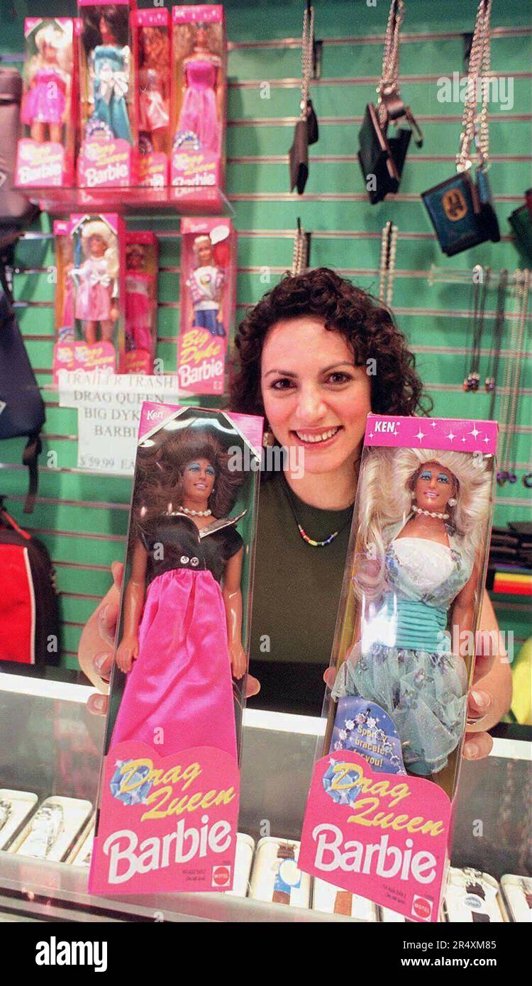 val ongerustheid metaal Store employee Laura Federico displays a pair of Drag Queen Barbies for  sale at In-Jean-ious on Castro Street in San Francisco on Tuesday, Dec. 17,  1996. The unauthorized dolls are being marketed