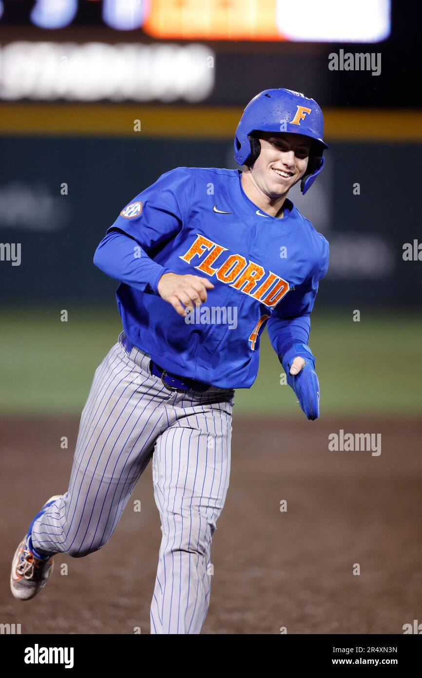 Florida Gators second baseman Cade Kurland (4) on defense against the  Tennessee Volunteers on Robert M. Lindsay Field at Lindsey Nelson Stadium  on April 6, 2023, in Knoxville, Tennessee. (Danny Parker/Four Seam