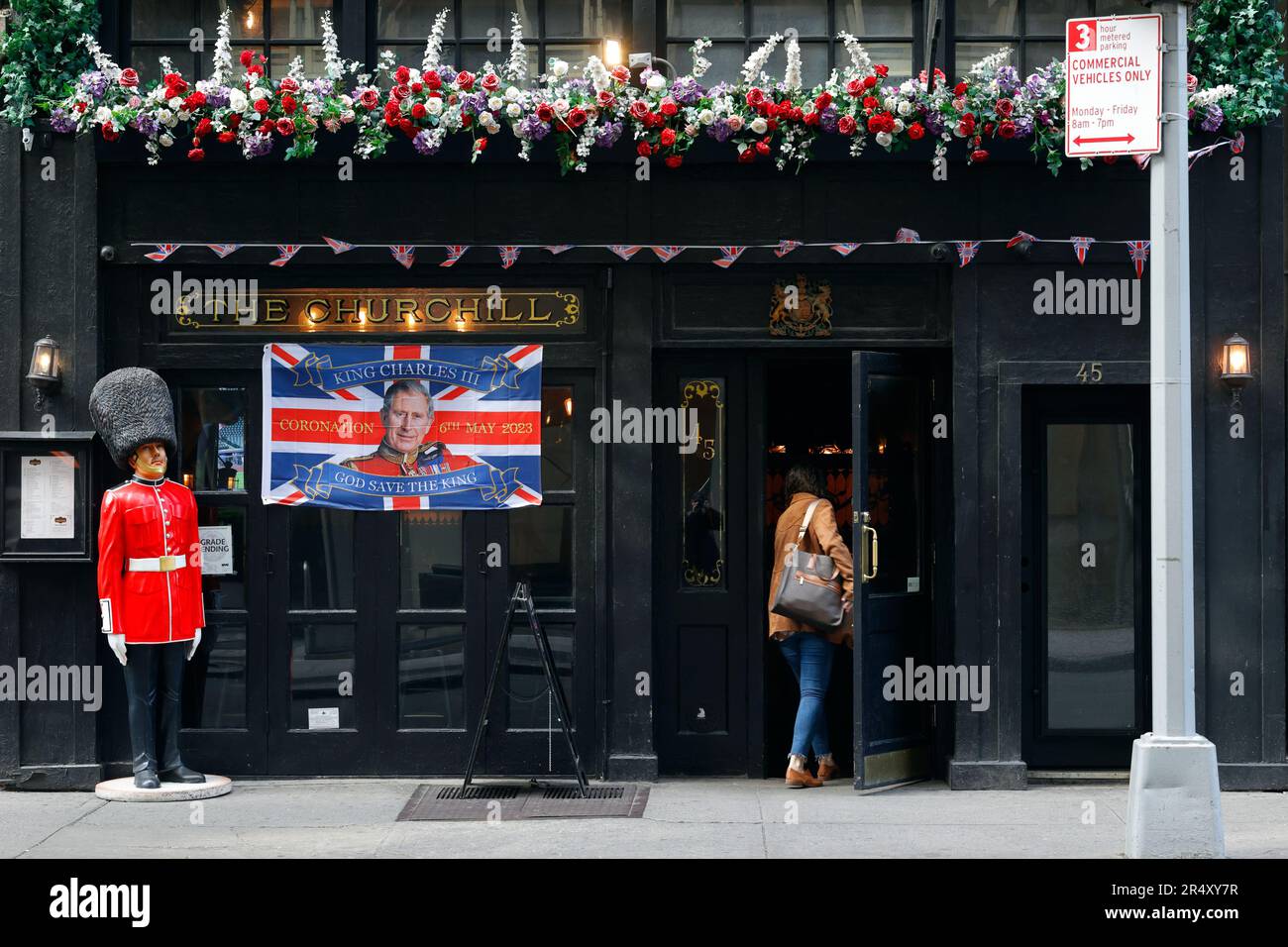 The Churchill Tavern, 45 E 28th St, New York, NYC storefront of an English bar in Midtown Manhattan. Stock Photo