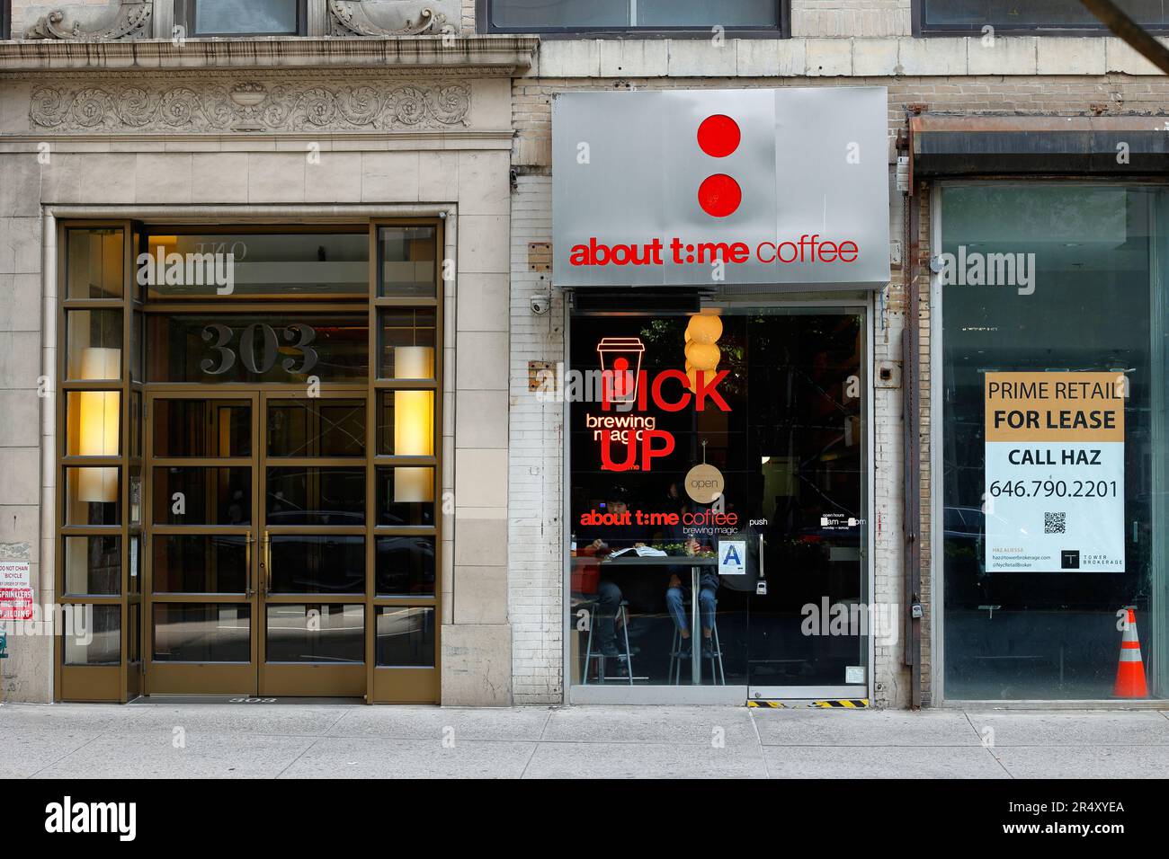 About Time Coffee, 303 Park Ave S, New York, NYC storefront photo of a venture capital backed, app based coffee shop in Manhattan. Stock Photo