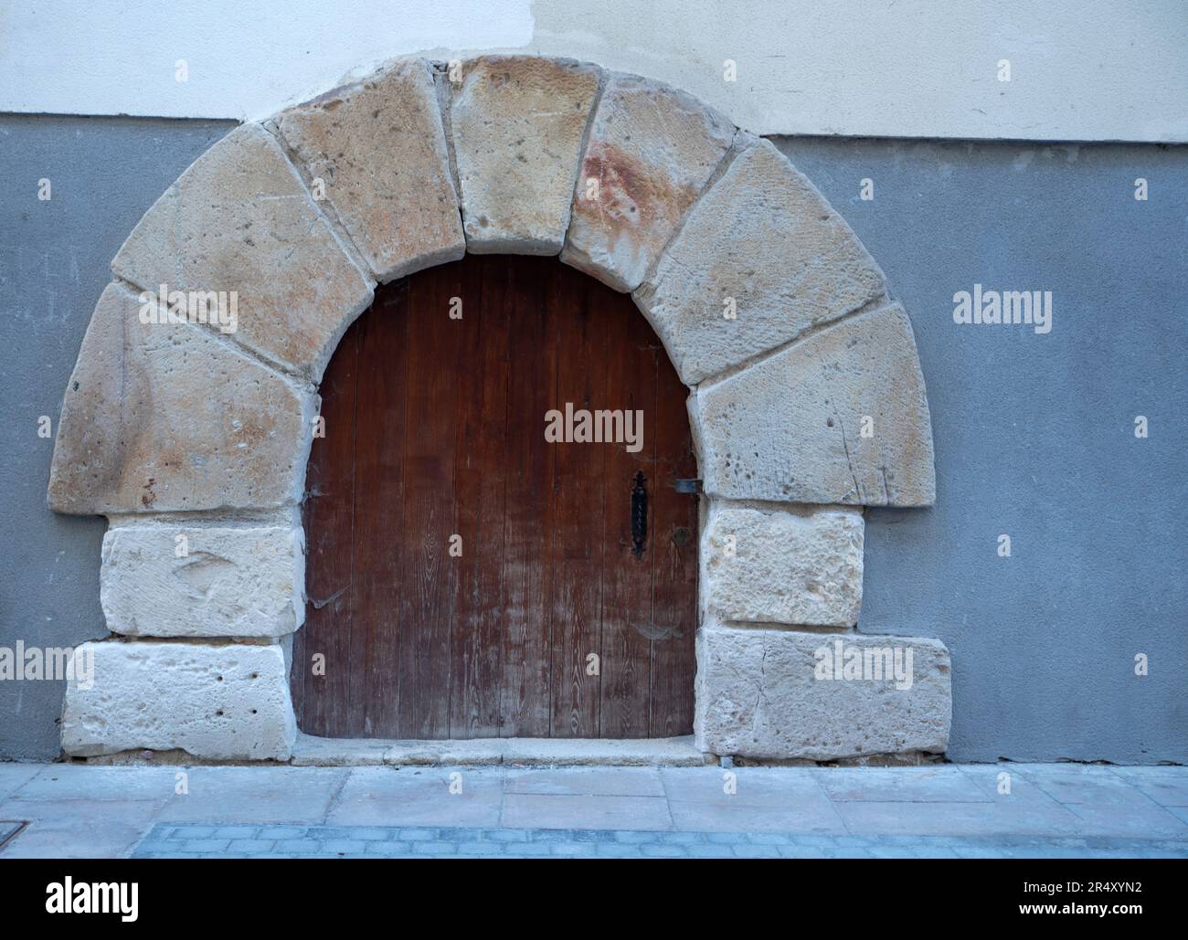 old wooden door in stone house Stock Photo - Alamy