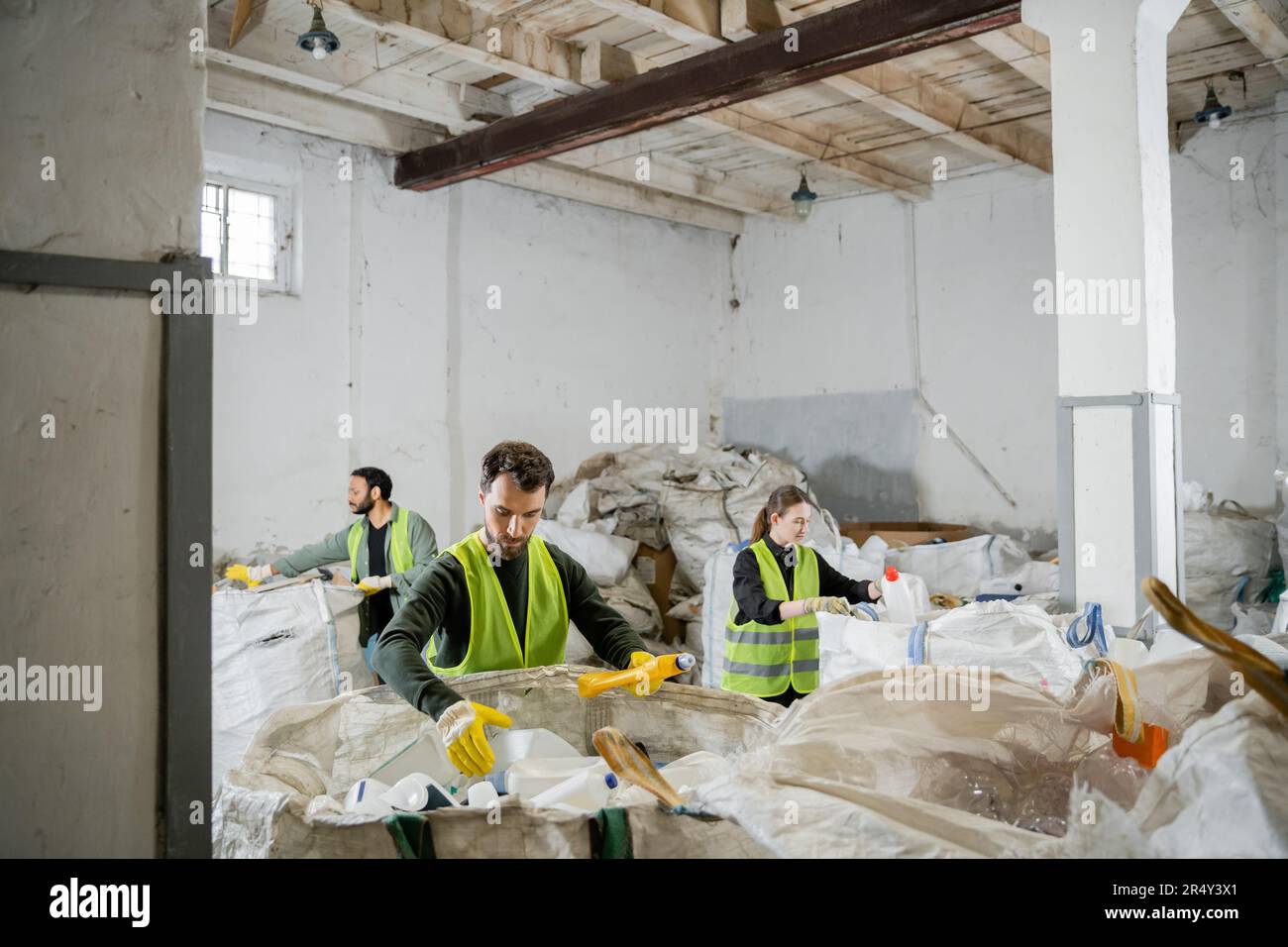 Gar working hi-res stock photography and images - Alamy