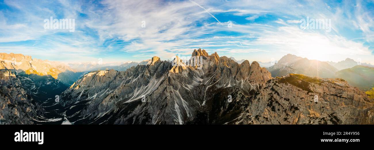 Rising sun rays hi-res stock photography and images - Alamy