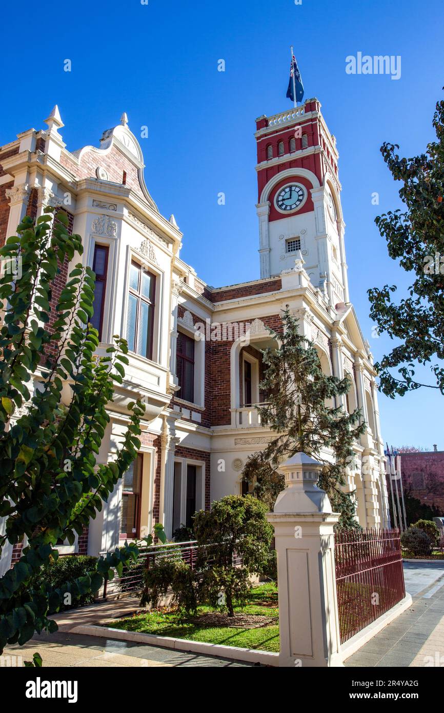 The Toowoomba City Hall, a twostoreyed masonry building, was built in