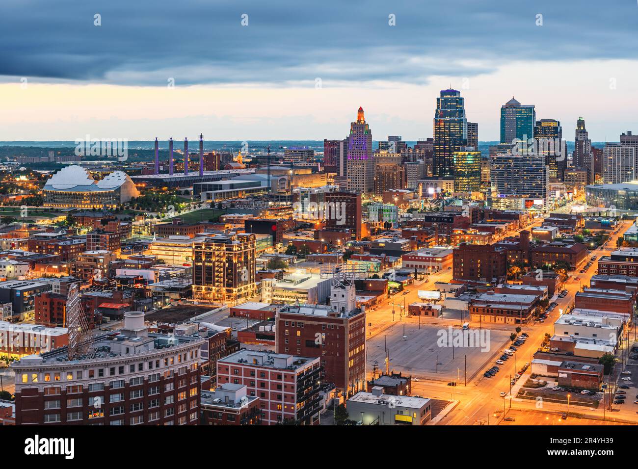 Kansas City, Missouri, USA downtown cityscape at twilight Stock Photo -  Alamy, image size:1300x956