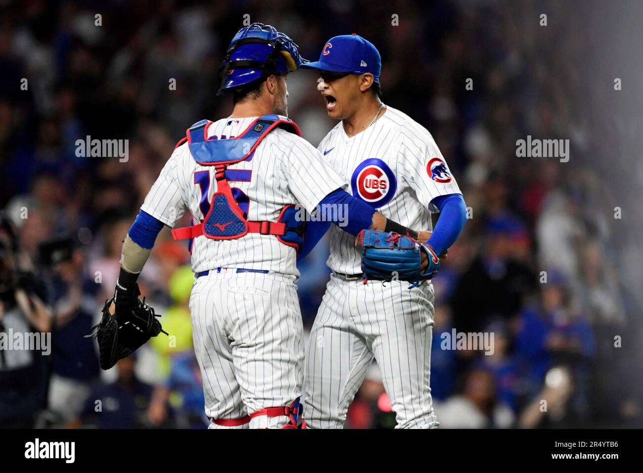 Chicago Cubs closing pitcher Adbert Alzolay right, celebrates with catcher  Yan Gomes (15) after defeating the