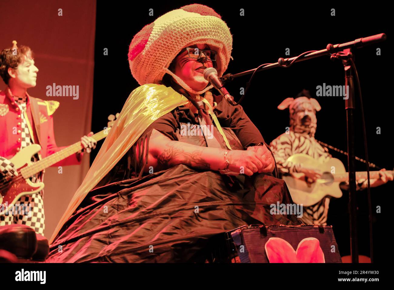 London, UK. 29th May, 2023. l-r Steve Mertens, bassist, and Kimya Dawson, vocalist and with American lo-fi indie folk rock band The Moldy Peaches performing live at The Roundhouse in London. Adam Green and Kimya Dawsom with New York alternative indie band The Moldy Peaches reunite to perform for the first time as a and in 20 years. Credit: SOPA Images Limited/Alamy Live News Stock Photo