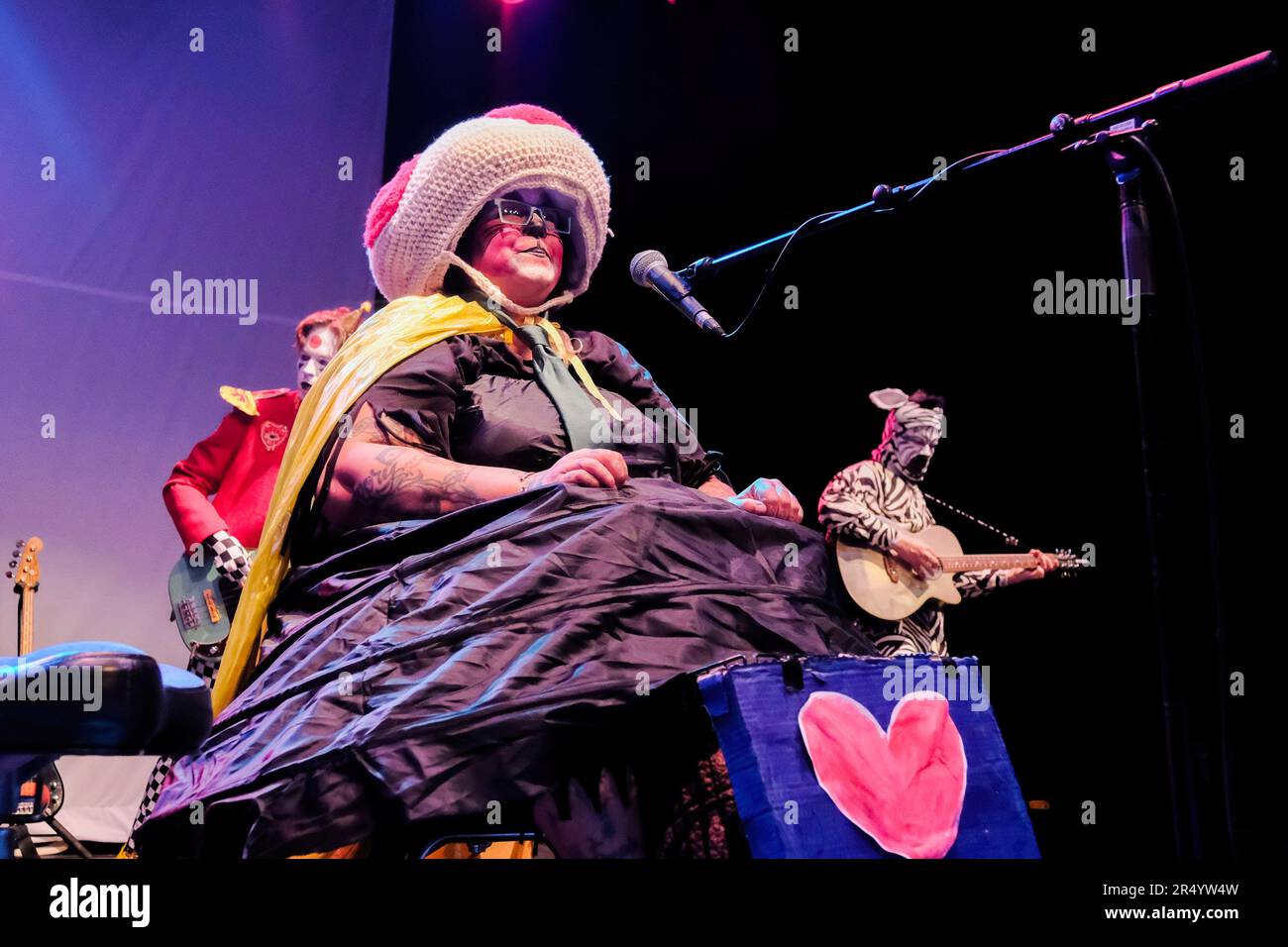 London, UK. 29th May, 2023. (L-R) Kimya Dawson, American folk singer-songwriter, and one half of the lo-fi indie folk duo rock band The Moldy Peaches and guitarist Toby Goodshank, performing live at The Roundhouse. Adam Green and Kimya Dawsom with New York alternative indie band The Moldy Peaches reunite to perform for the first time as a band in 20 years. Credit: SOPA Images Limited/Alamy Live News Stock Photo