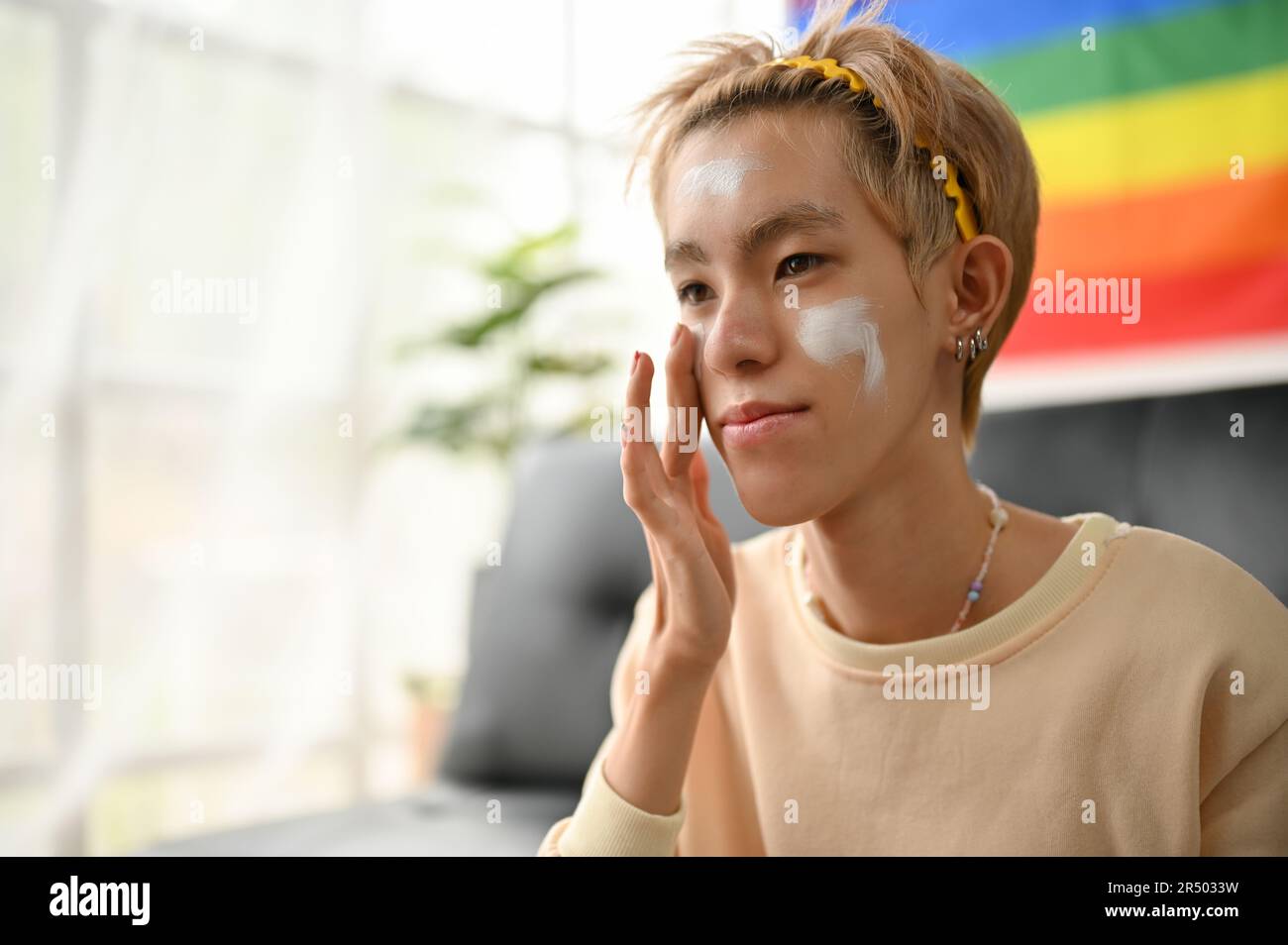 Male gay face facial hi-res stock photography and images - Alamy