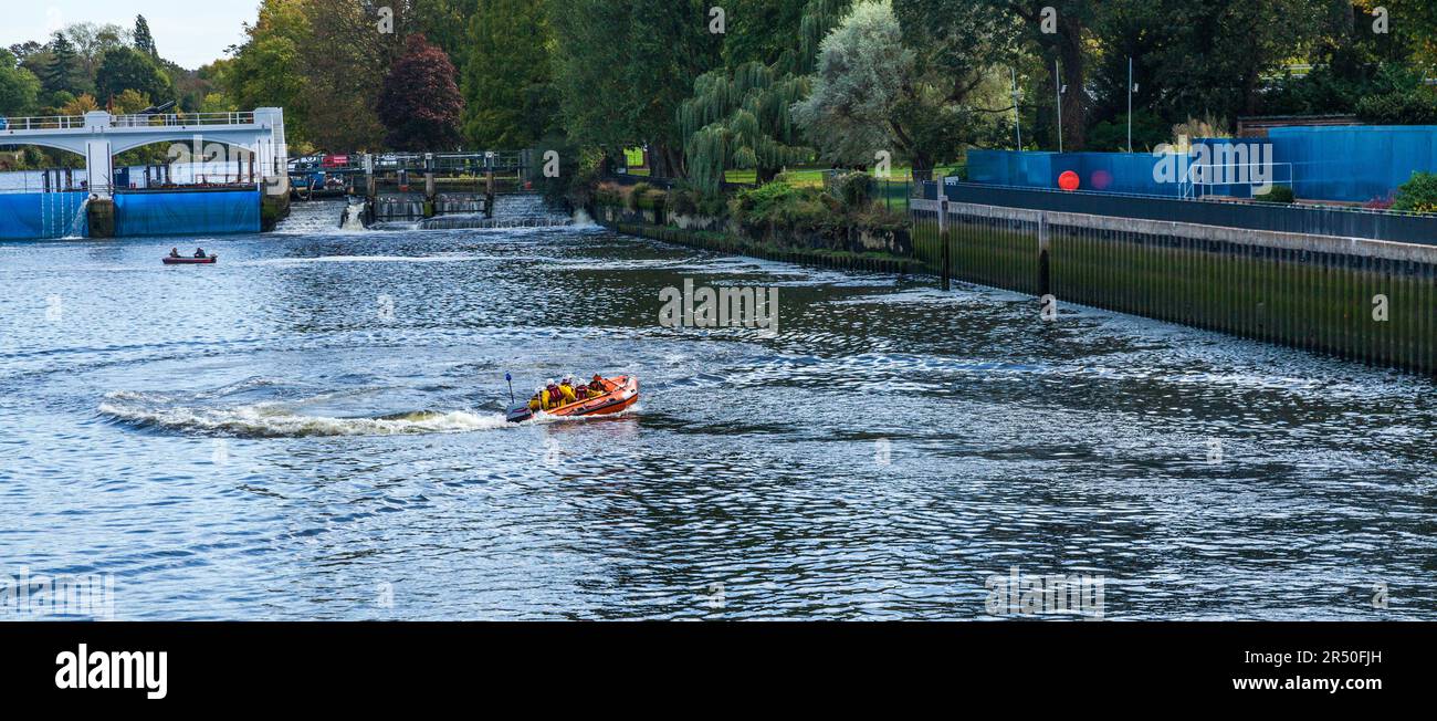 RNLI lifeboat crew on a training exercise in a dinghy at Teddington Lock,England,UK Stock Photo