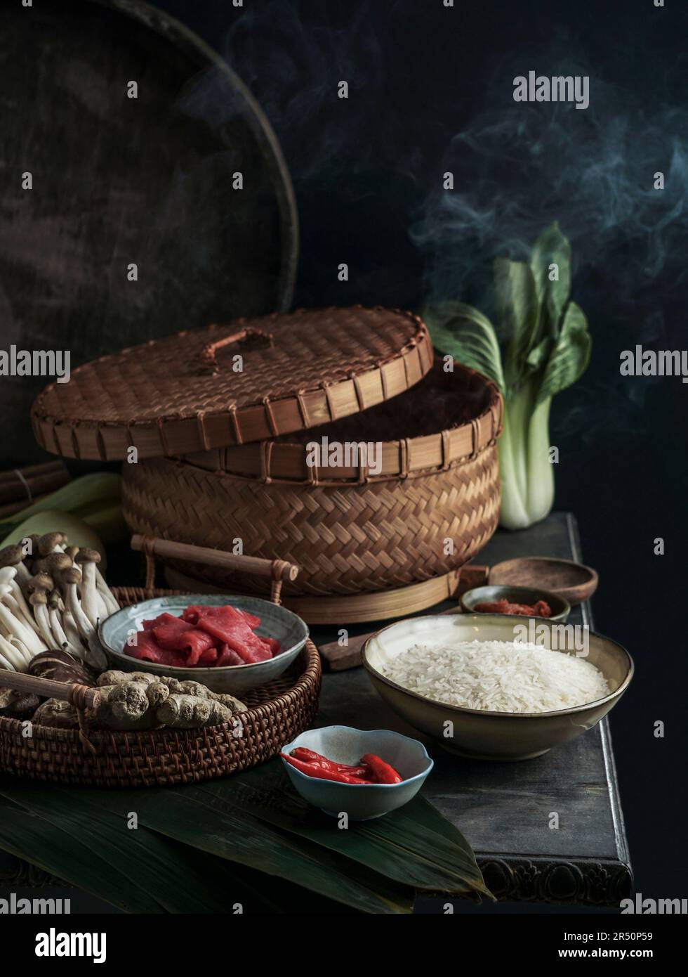 https://c8.alamy.com/comp/2R50P59/ingredients-for-asian-cuisine-in-a-bamboo-steamer-2R50P59.jpg