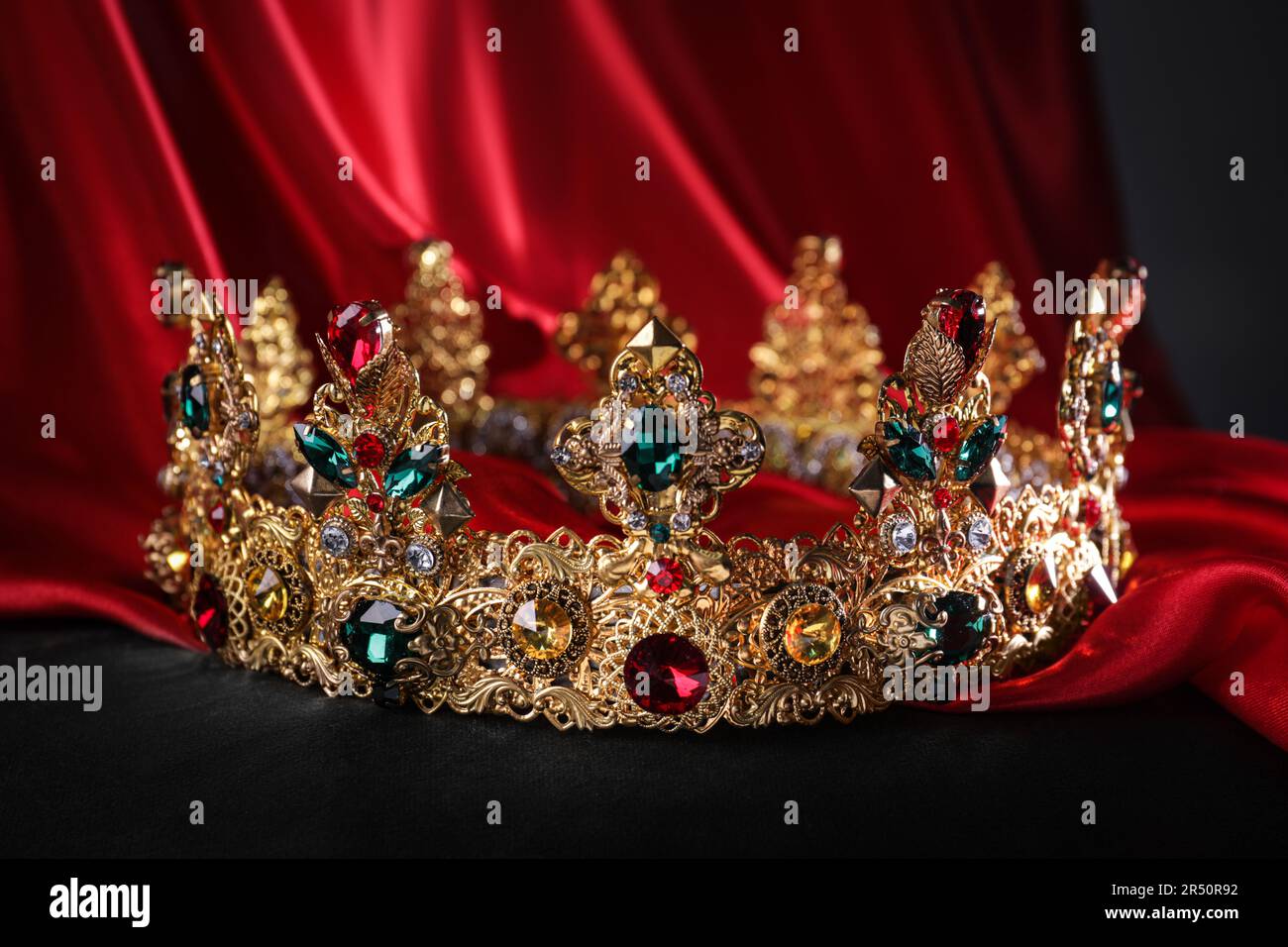 Golden crown red gemstone hi-res stock photography and images - Alamy
