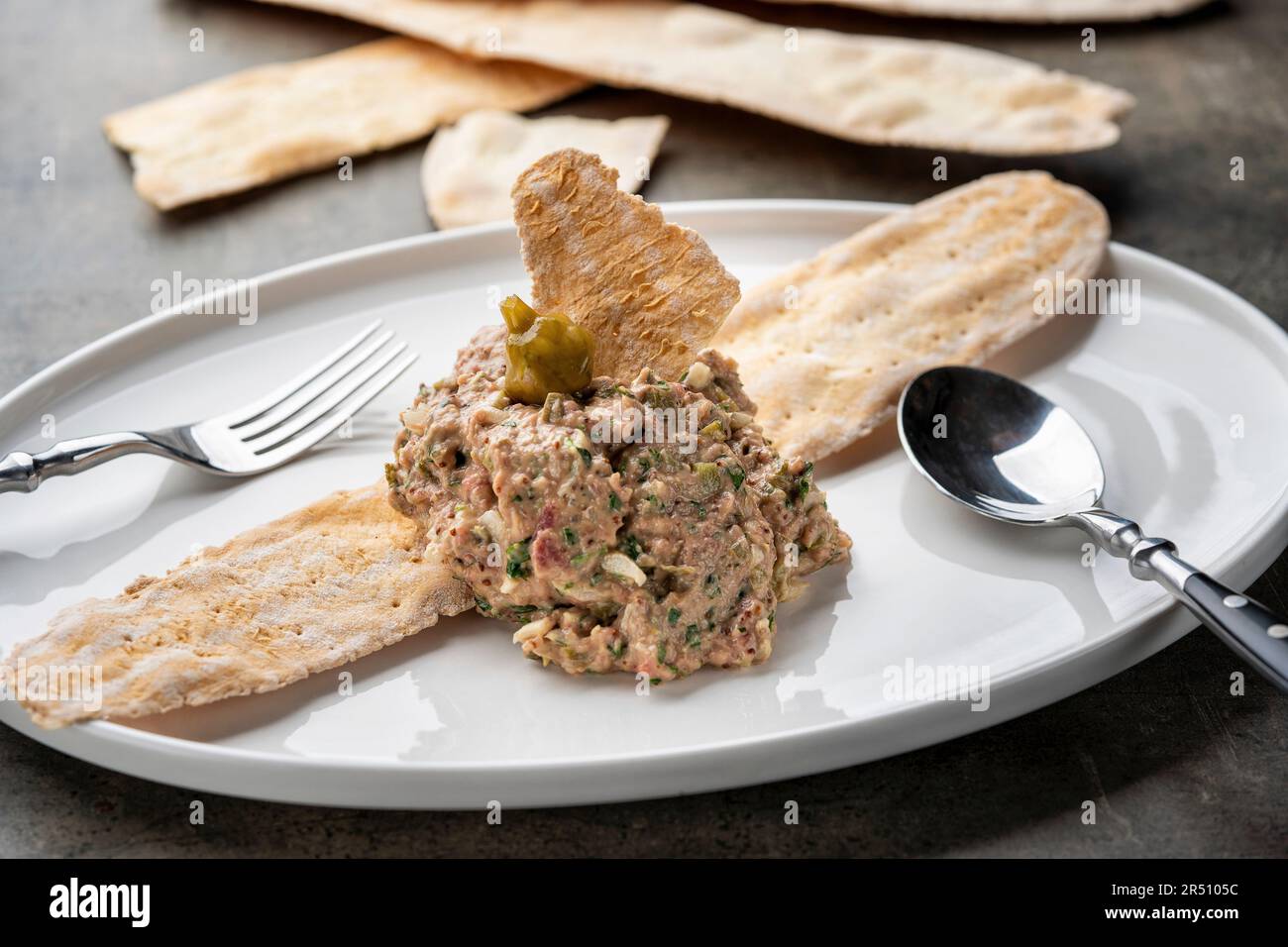 Beef tartare with Schüttelbrot (crispy unleavened bread from South ...