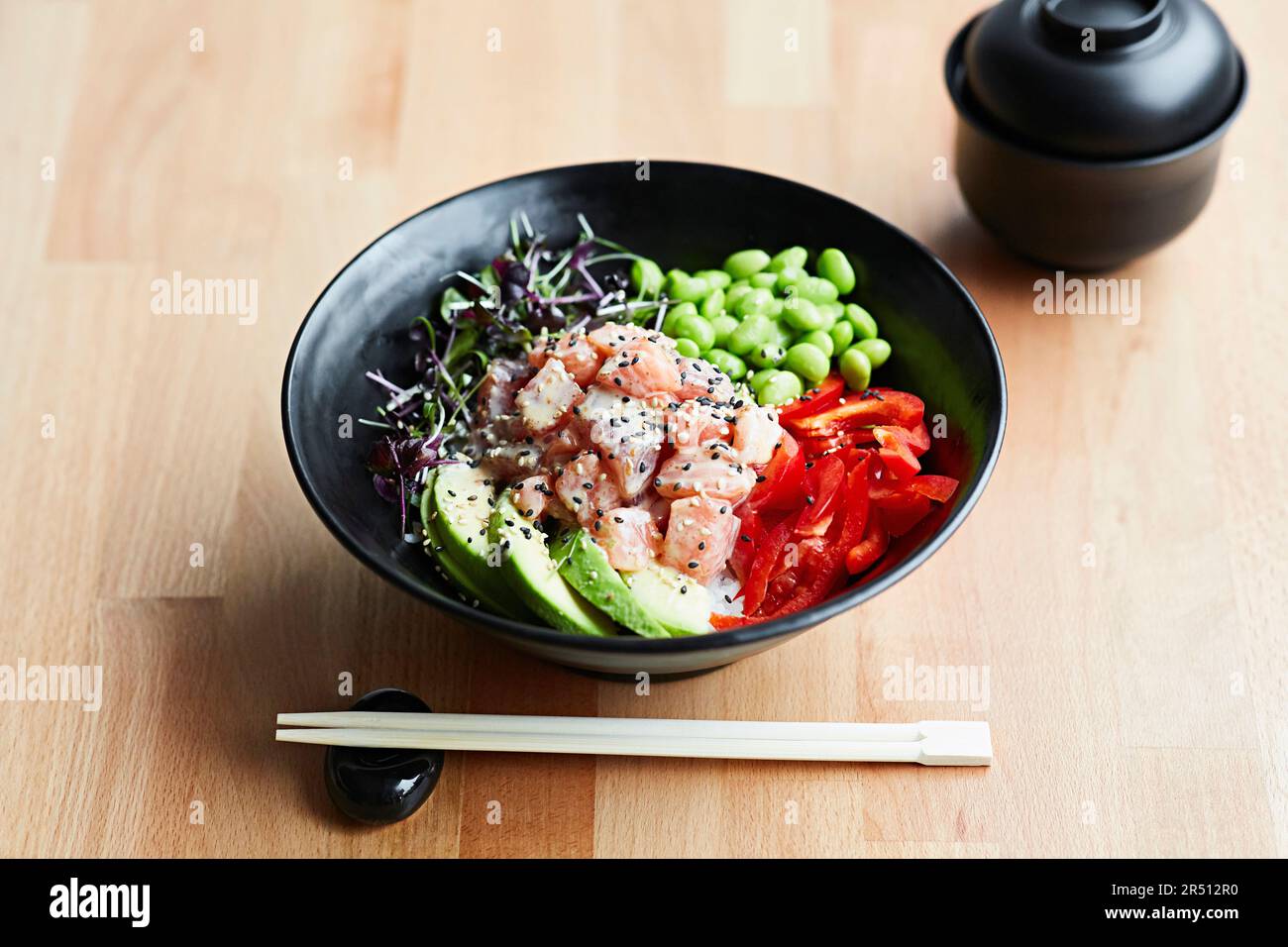 Sashimi tuna bowl (Japan Stock Photo Alamy