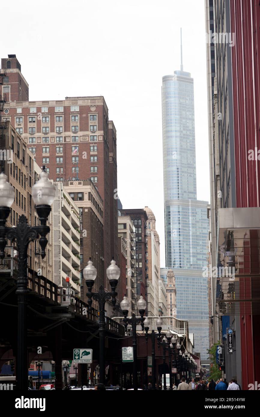 USA, Illinois, Chicago, view towards Trump Tower on the City Loop walk. Stock Photo