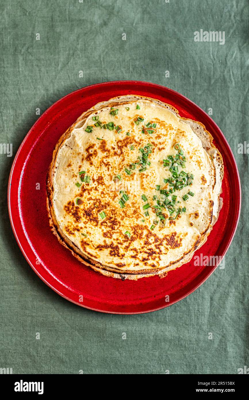 A savoury pancake made with egg batter and seasoned with spring onions
