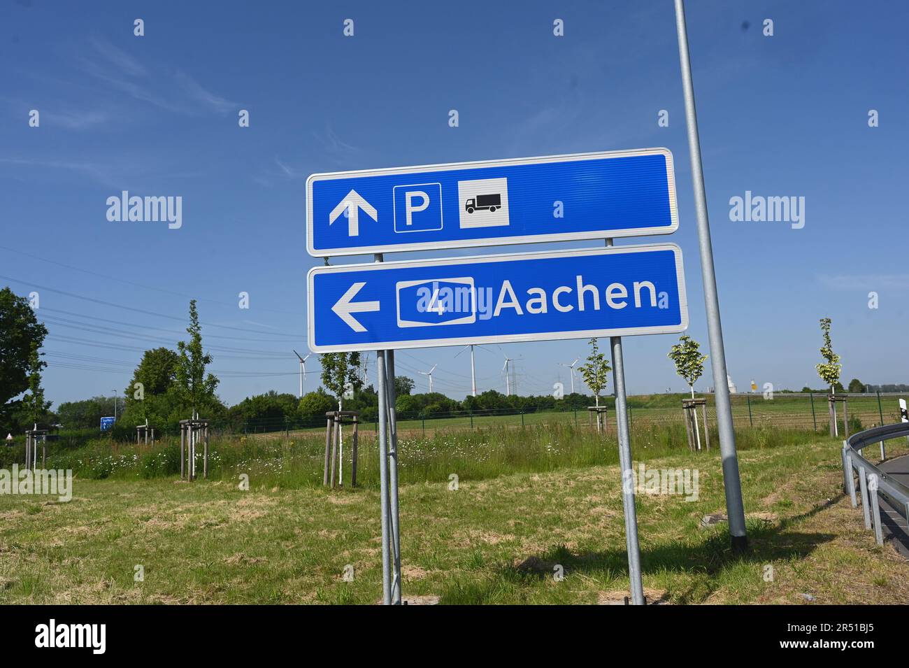 28 May 2023, North RhineWestphalia, Düren The sign traffic direction