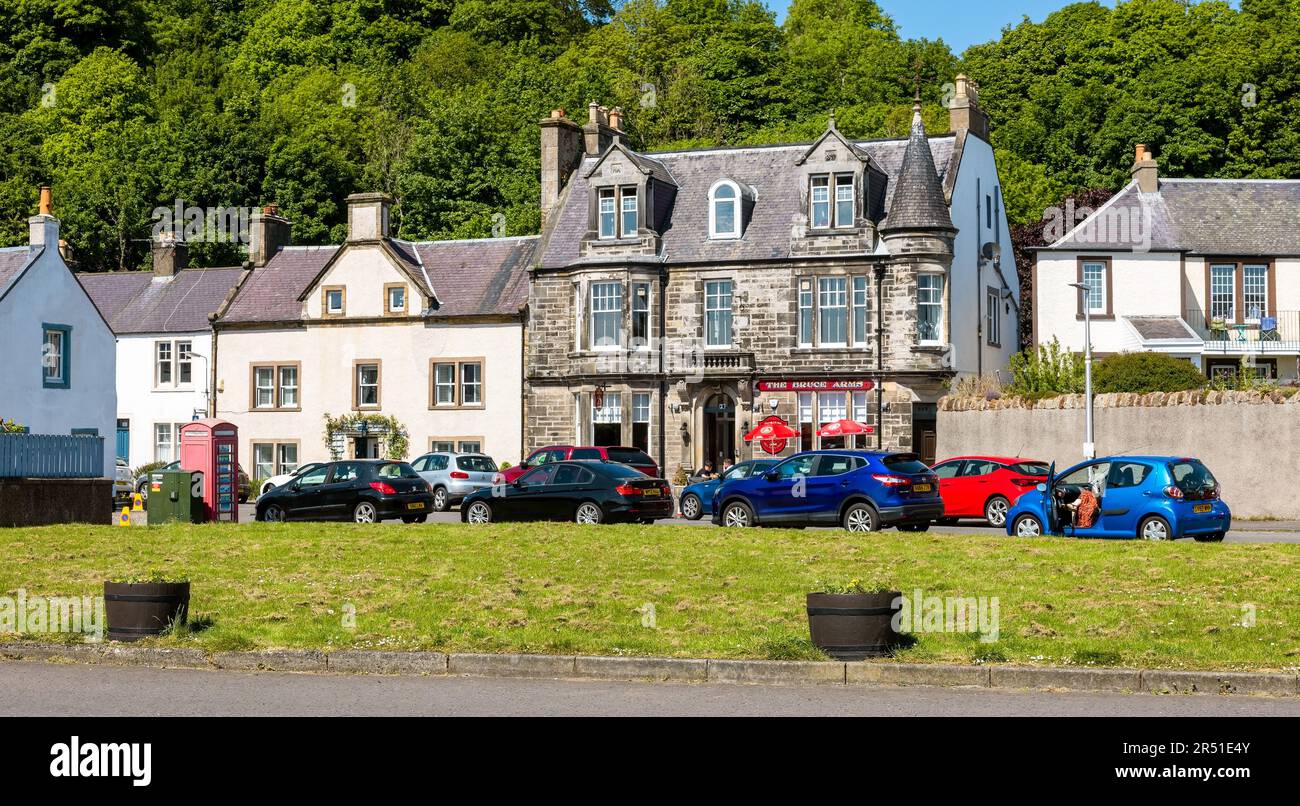 The Bruce Arms Hotel and Homes in Limekilns. Fife, Scotland, UK Stock