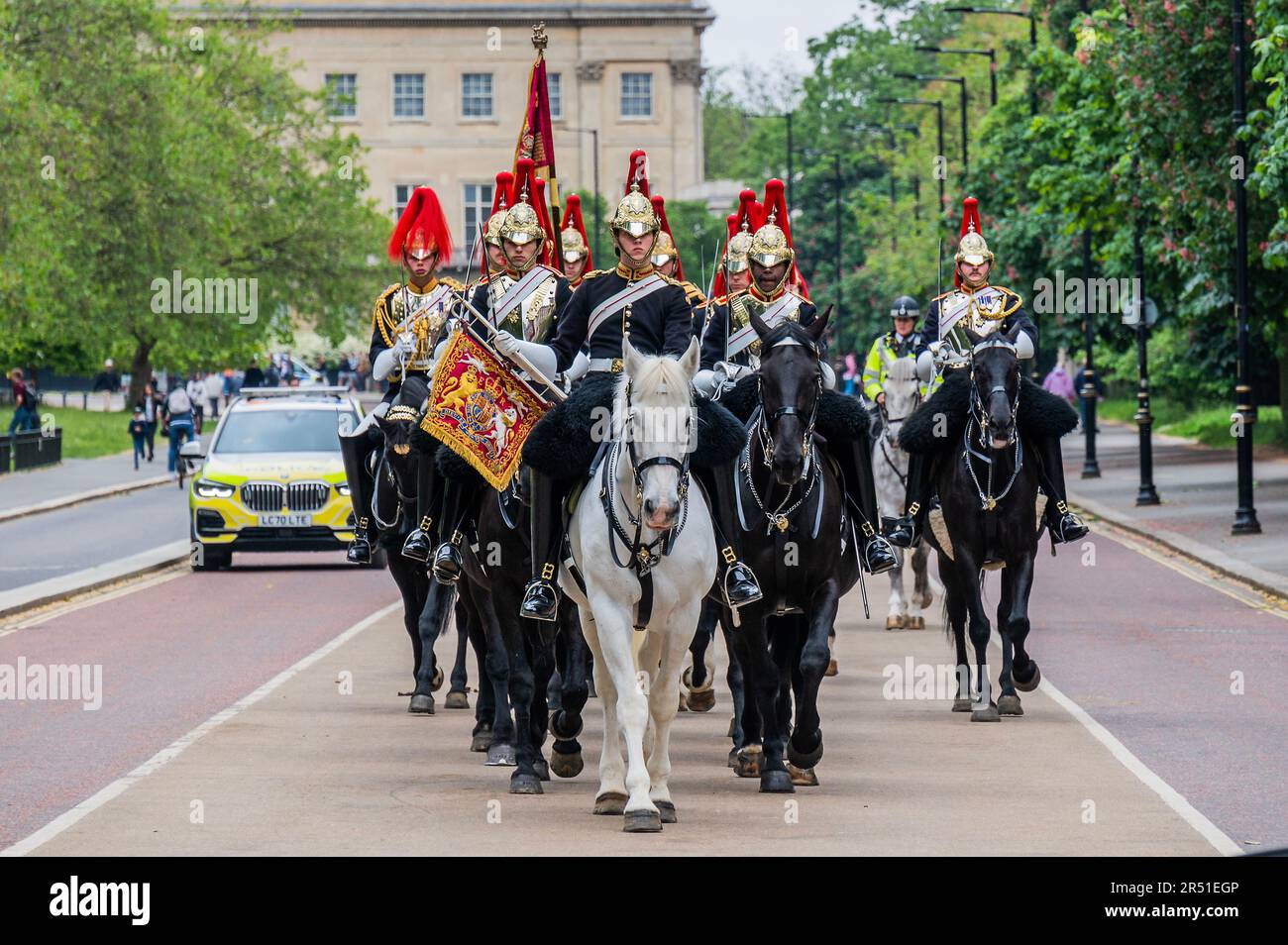 London, UK. 31st May, 2023. As usual security is tight, with protection from two armed police units - The Blues and Royals, part of the Household Cavalry Regiment, return to their barracks in Hyde Park afterchanging the guard at Horse Guards. Credit: Guy Bell/Alamy Live News Stock Photo