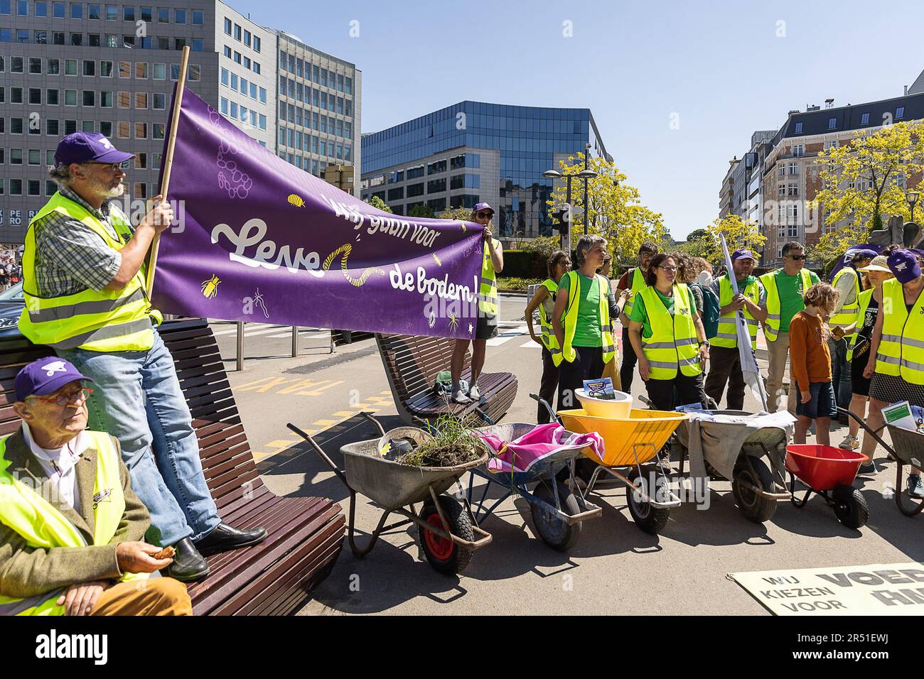 Brussels, Belgium. 31st May, 2023. Protestors of the Kruiwagenmars arrive  with their wheelbarrows at a plenary session of the European Parliament in  Brussels, Wednesday 31 May 2023. The protestors marched from Zundert,