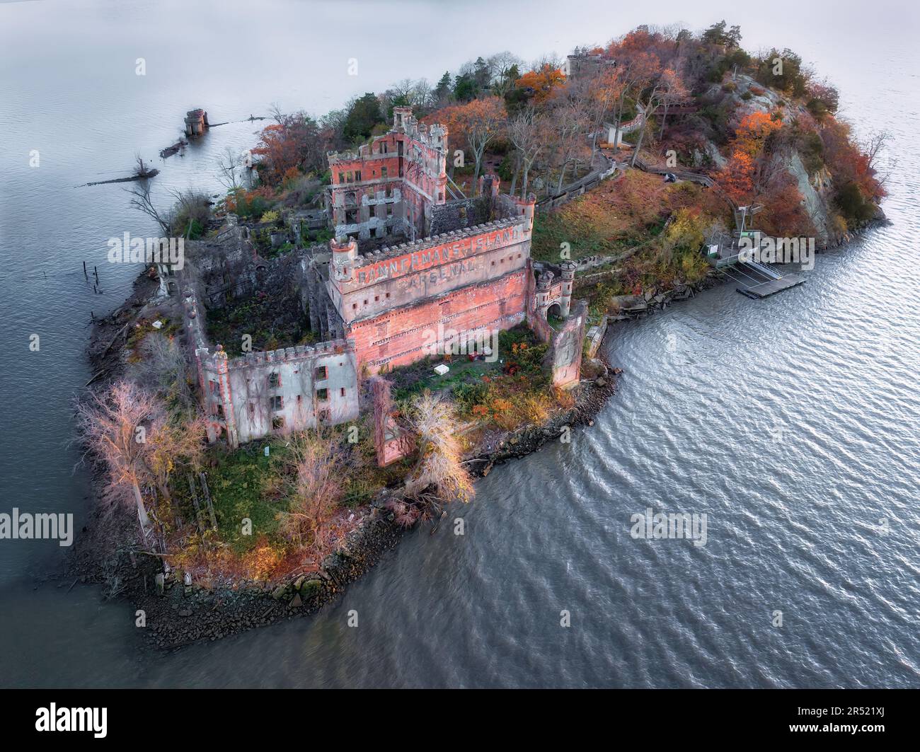 Bannerman Castle NY - Bannermans Island Arsenal is an abandoned military surplus warehouse located in a small and desolate island in the middle of the Stock Photo