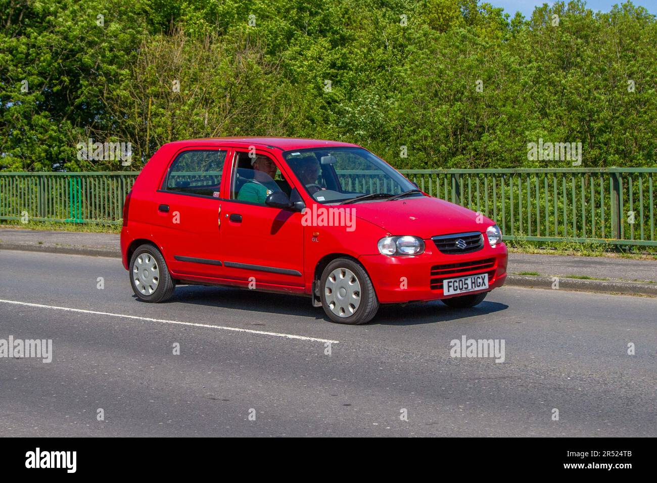 2005 Red Suzuki Alto GL, Hatchback Petrol 1061 cc crossing motorway bridge in Greater Manchester, UK Stock Photo