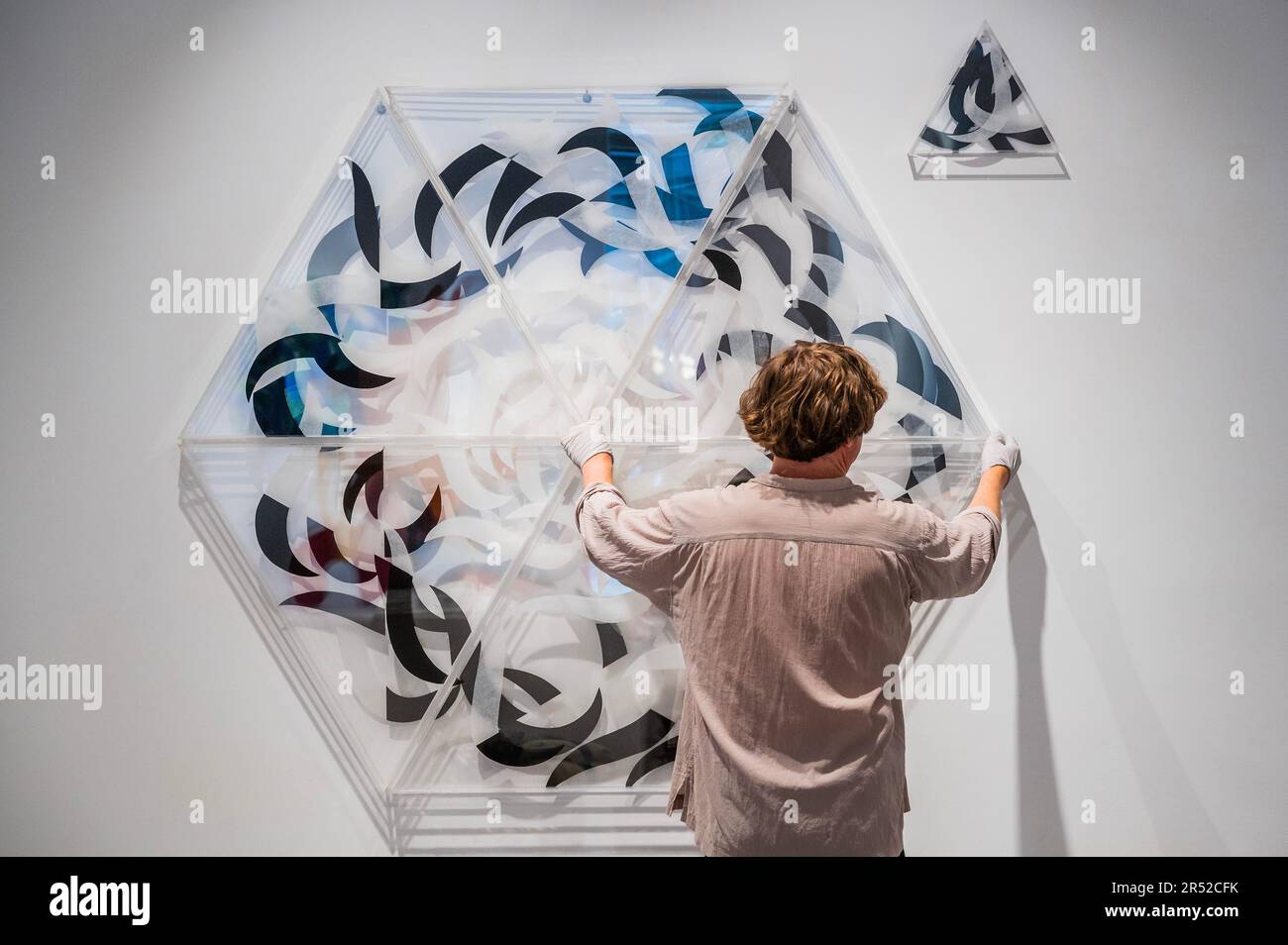 London, UK. 31st May, 2023. Final adjustments to Hexagon, 2018 by Brigita Huemer - Sensory Synergy at Mucciaccia Gallery in Mayfair. Featuring six new sculptures by Misha Milovanovich, a Serbian artist based in London, and nine plexiglass paintings Brigita Huemer Limentani, an Austrian Croatian artist based in Italy. Curated by Catherine Loewe. Credit: Guy Bell/Alamy Live News Stock Photo