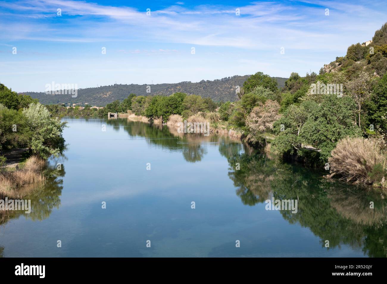 Scenic view with copy space showcasing the picturesque Verdon River in spring, near the charming town of Gréoux-les-Bains, France Stock Photo