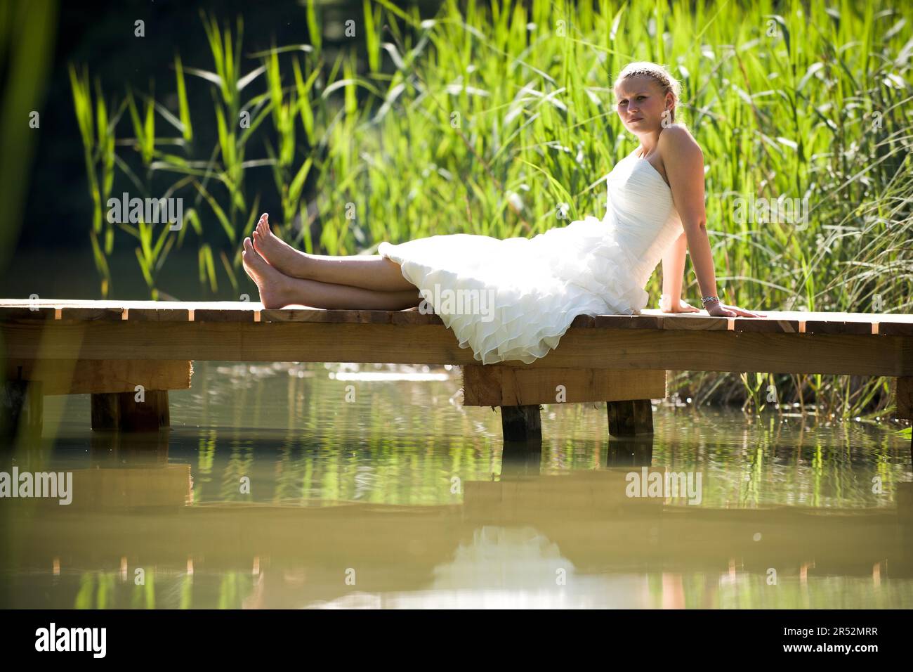 Lonely bride hi-res stock photography and images - Alamy