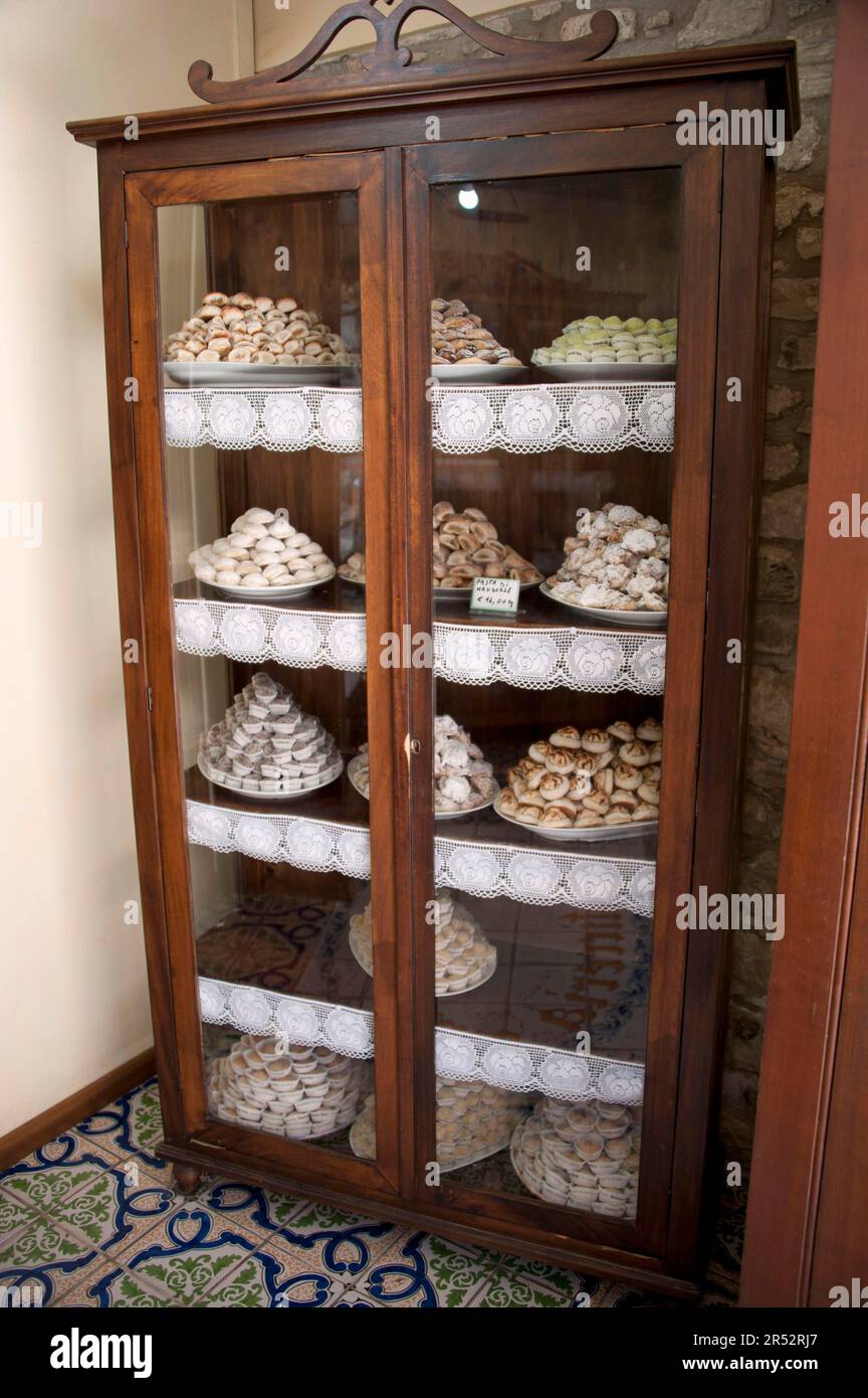 Marzipangebaeck, Erice, Sicily, Italy, Dolci di Pasat di Mandorla Stock ...