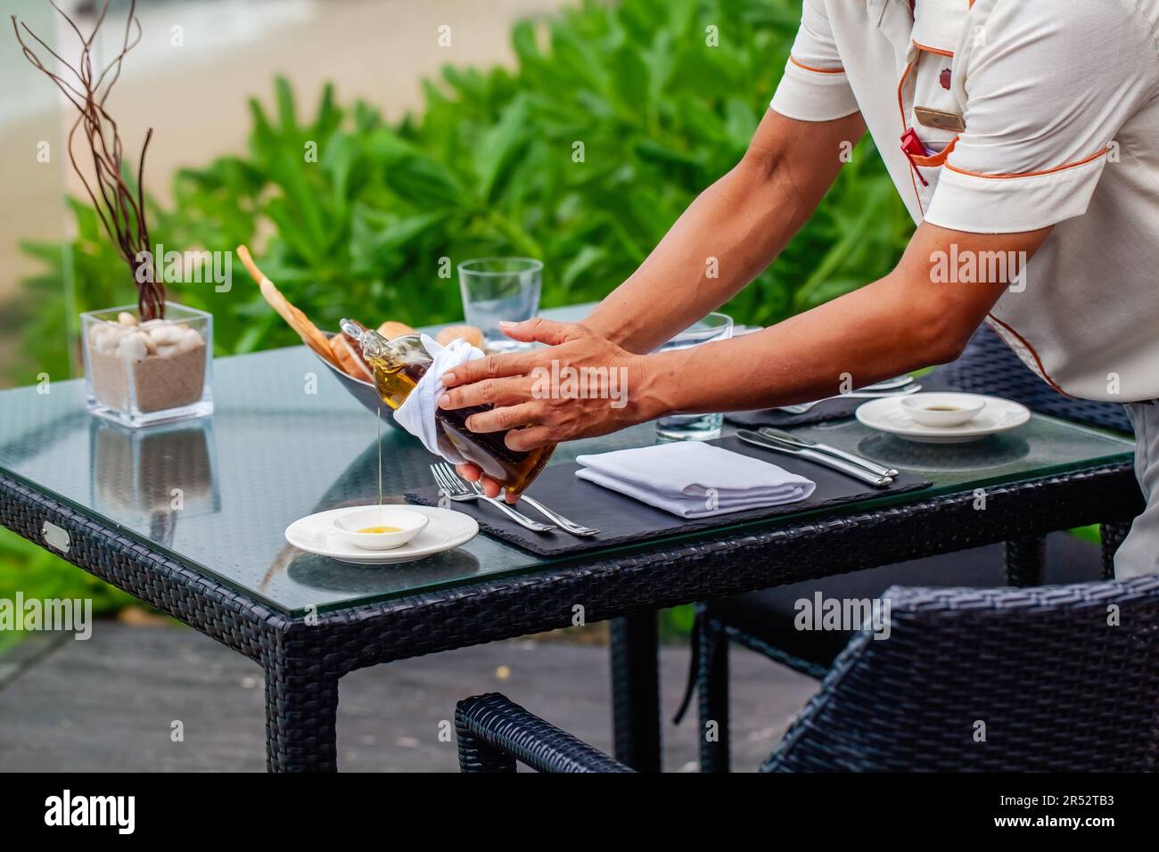 Waiter serves drink drinks hi-res stock photography and images - Alamy