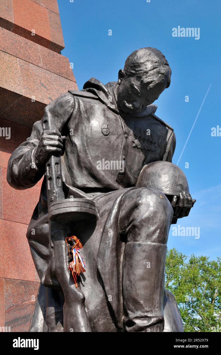 Warrior Sculpture, Soviet Memorial, Treptow, Berlin, Germany, Soldier ...
