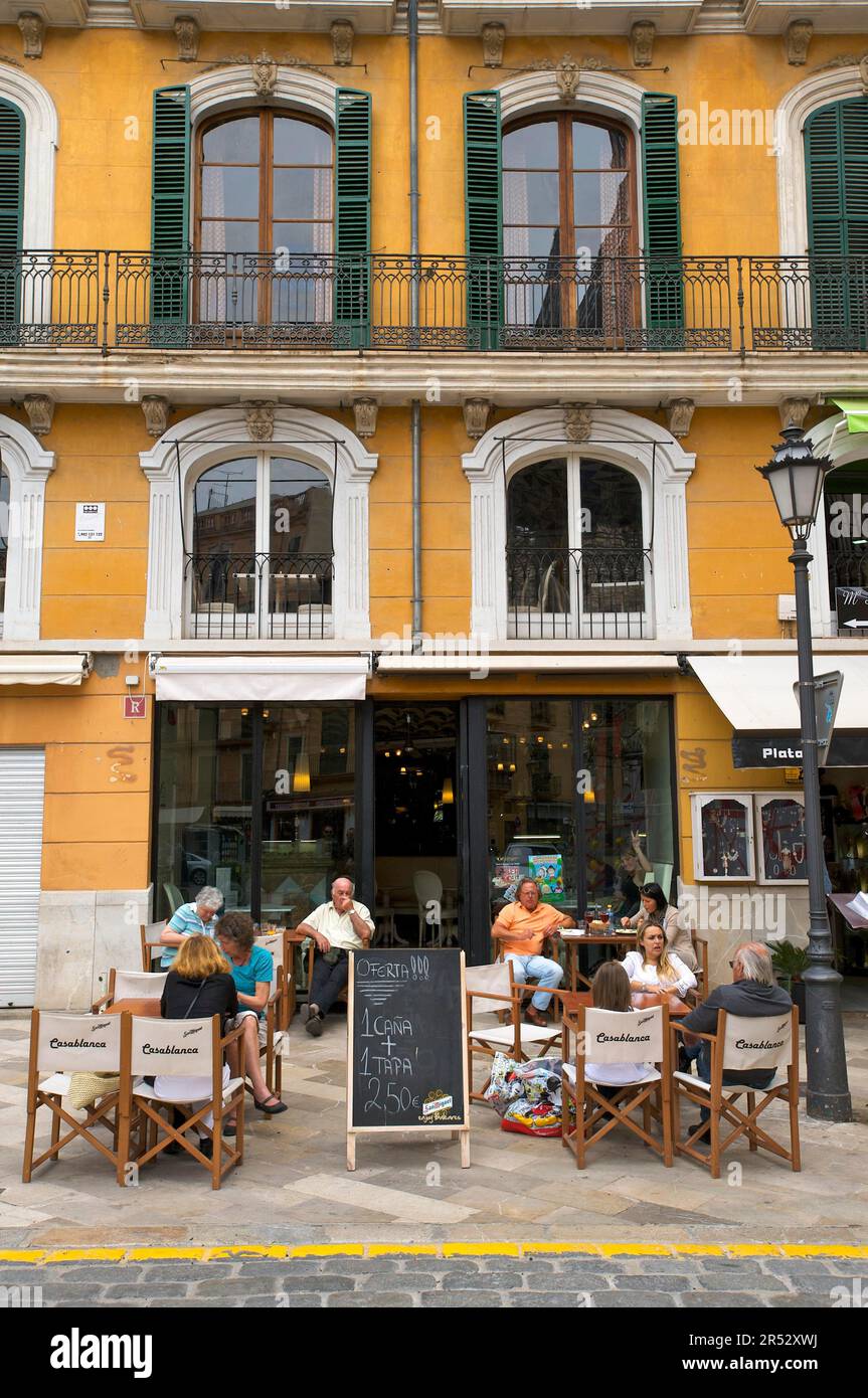 Street cafe in the old town of Palma de Majorca, Majorca, Balearic Islands, Spain Stock Photo