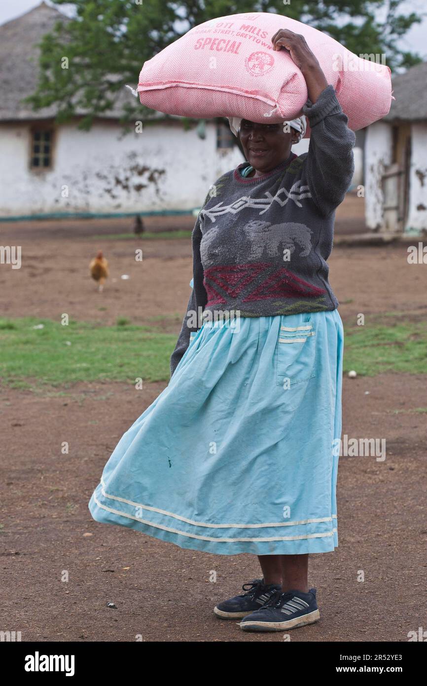 Zulu woman wearing sack on head, Hidden Vallley, KwaZulu-Natal, South Africa Stock Photo