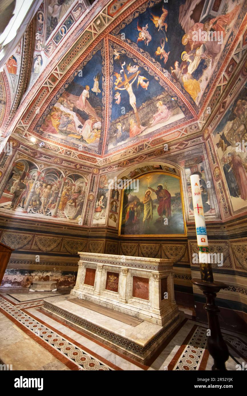 Siena baptistery interior hi-res stock photography and images - Alamy