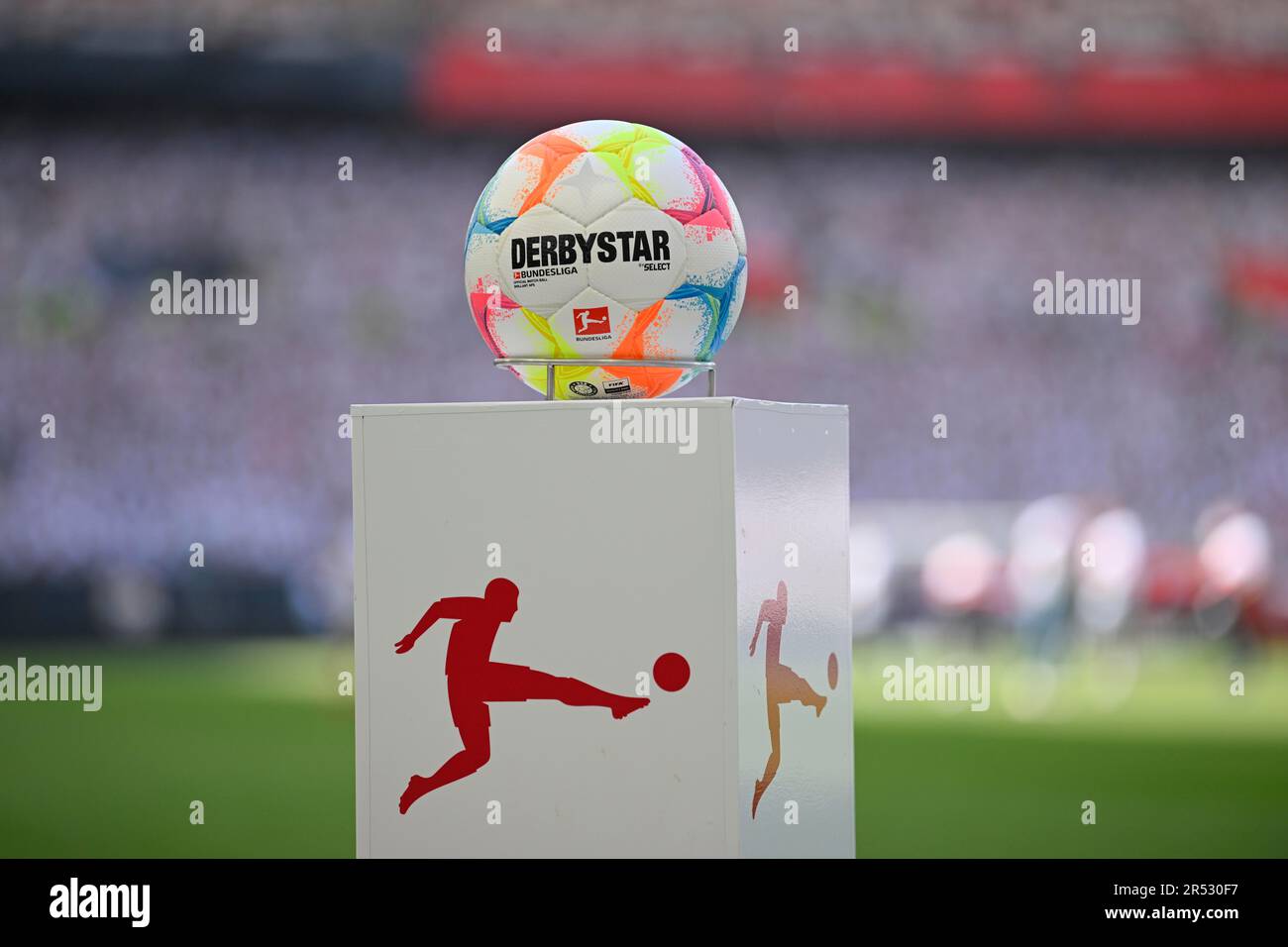 Bundesliga ball derbystar hi-res stock photography and images - Alamy