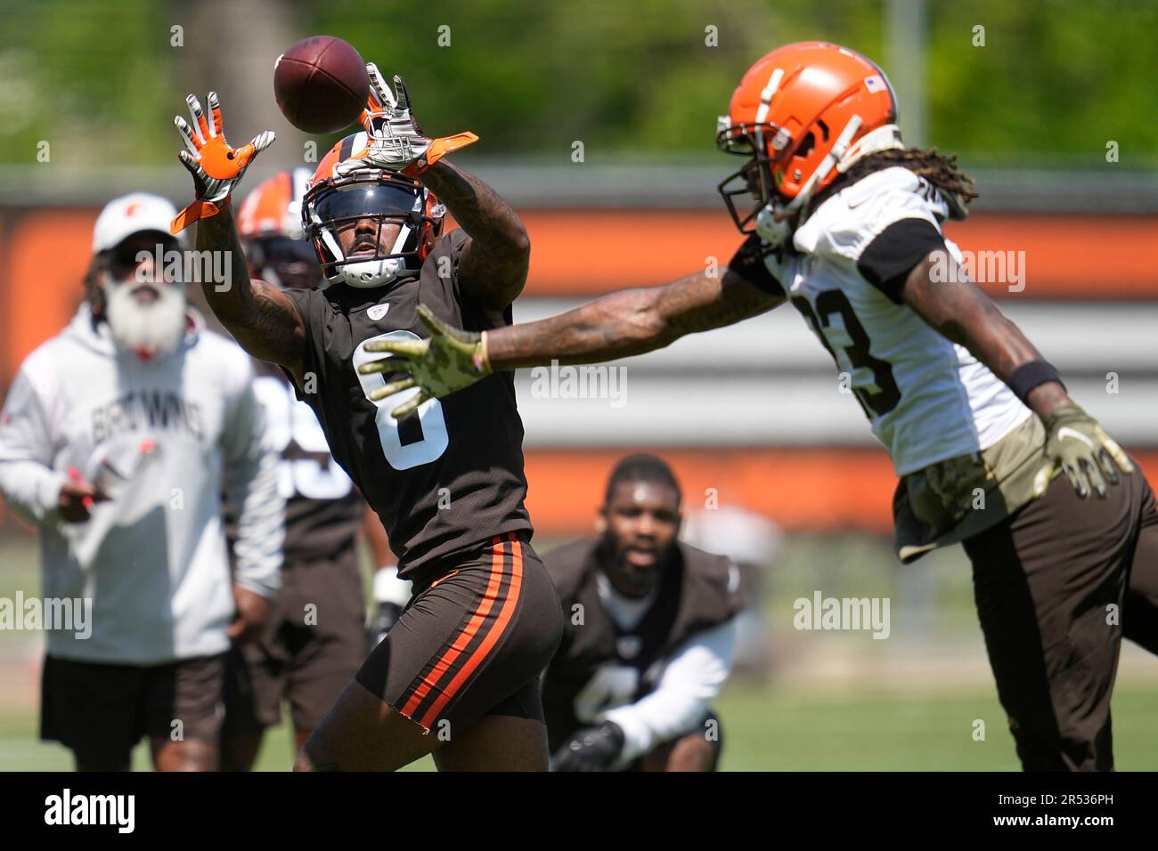Cleveland Browns wide receiver Elijah Moore (8) reaches for a pass in