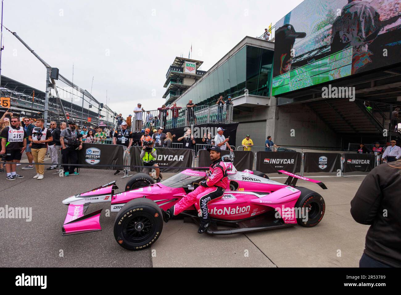 INDIANAPOLIS, INDIANA, UNITED STATES - 2023/05/28: Crew of racing driver  driver Kyle Kirkwood (27) of United States taking car from Gasoline Alley to track before the 2023 Indy 500 at Indianapolis Motor Speedway in Indianapolis. Stock Photo