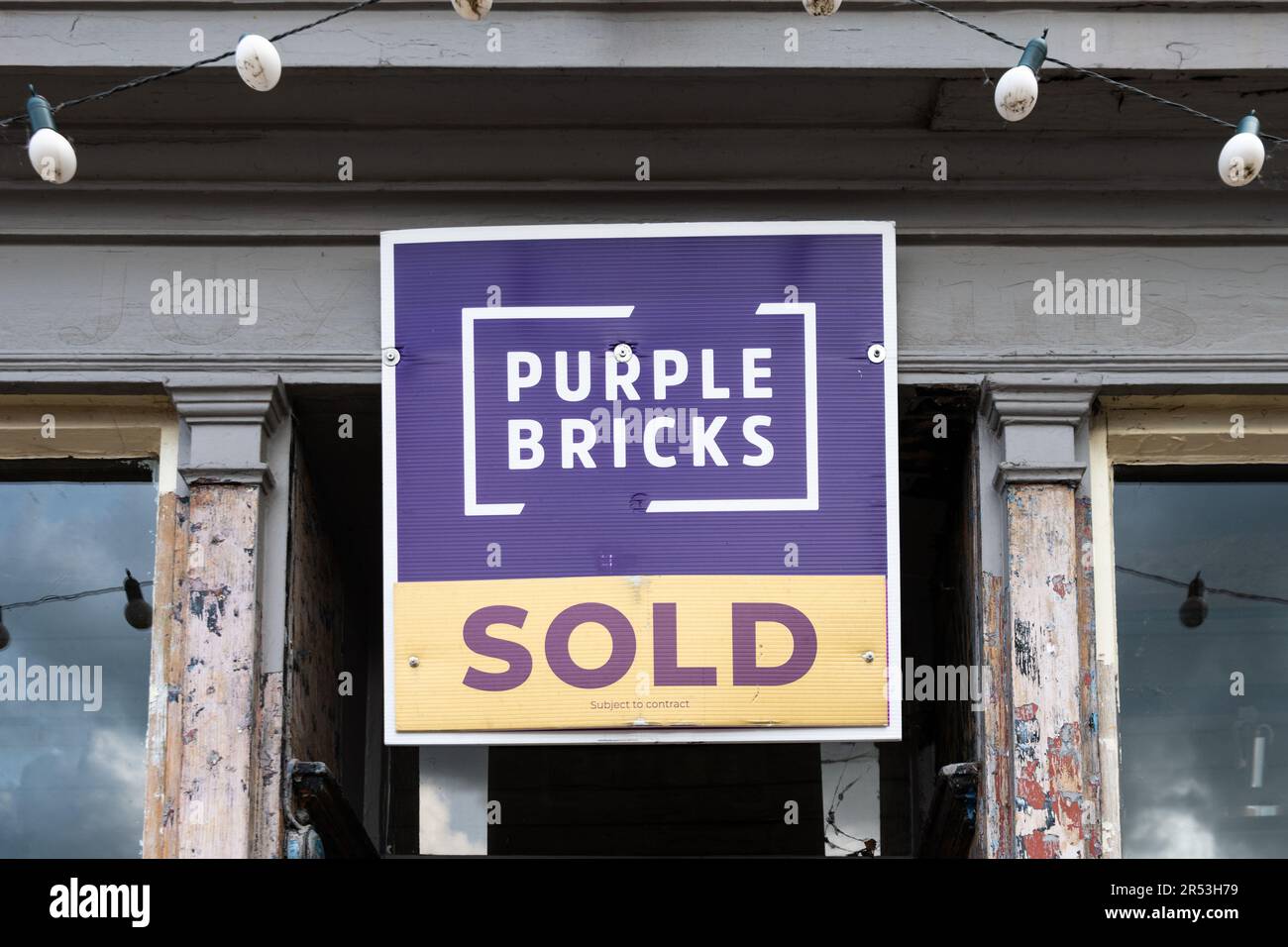 Purple Bricks Sold Sign Stock Photo Alamy purple-bricks-sold-sign-stock-photo-alamy