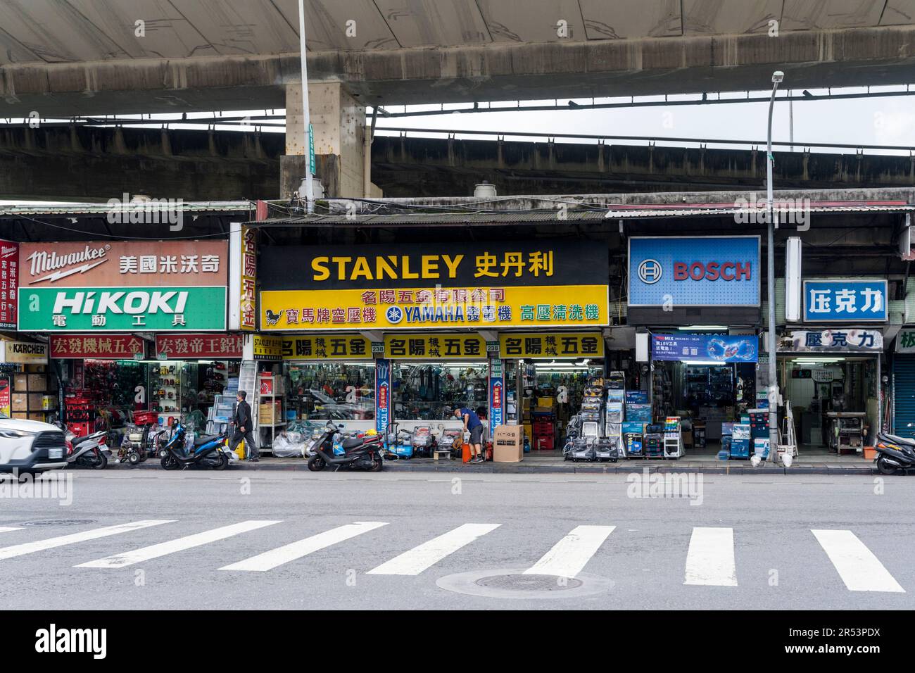 Tool shops in Wanhua (Taipei/Taiwan Stock Photo Alamy