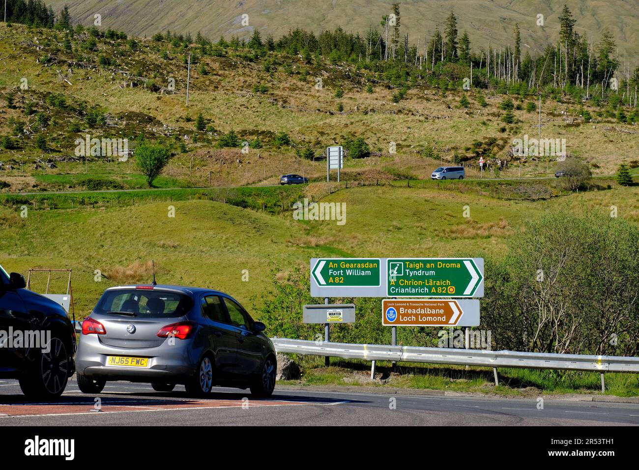Clear blue skies and bright sunshine at Tyndrum, seen at the junction for the A82 road to Fort William and Crianlarich, Tyndrum, Scotland Stock Photo