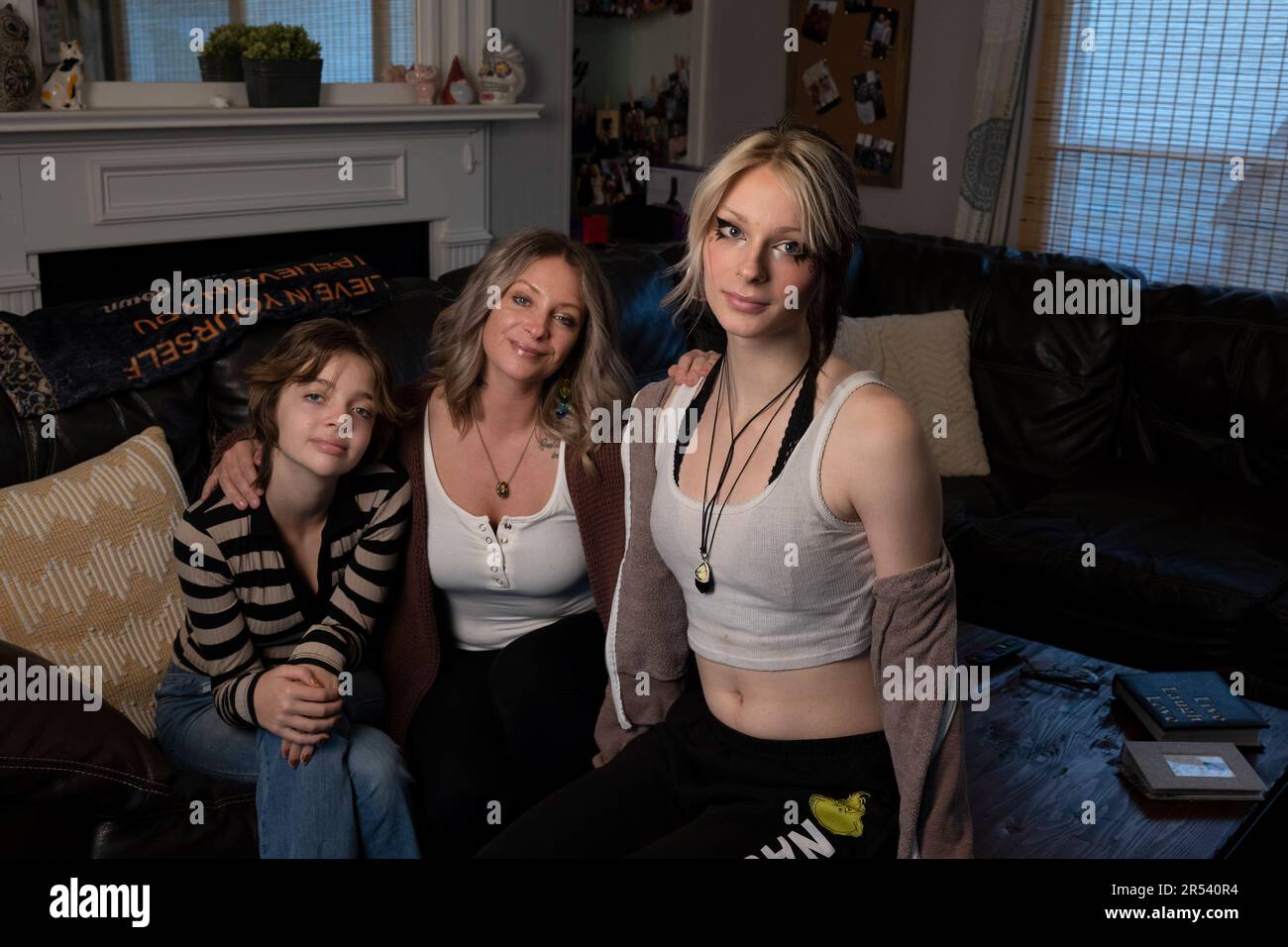 Dallas, Georgia, USA. 4th May, 2023. KAI-LYNN DIAMOND, 18, with mother