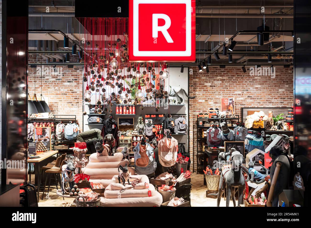 IMAGE DISTRIBUTED FOR PETCO Petco’s new Union Square flagship