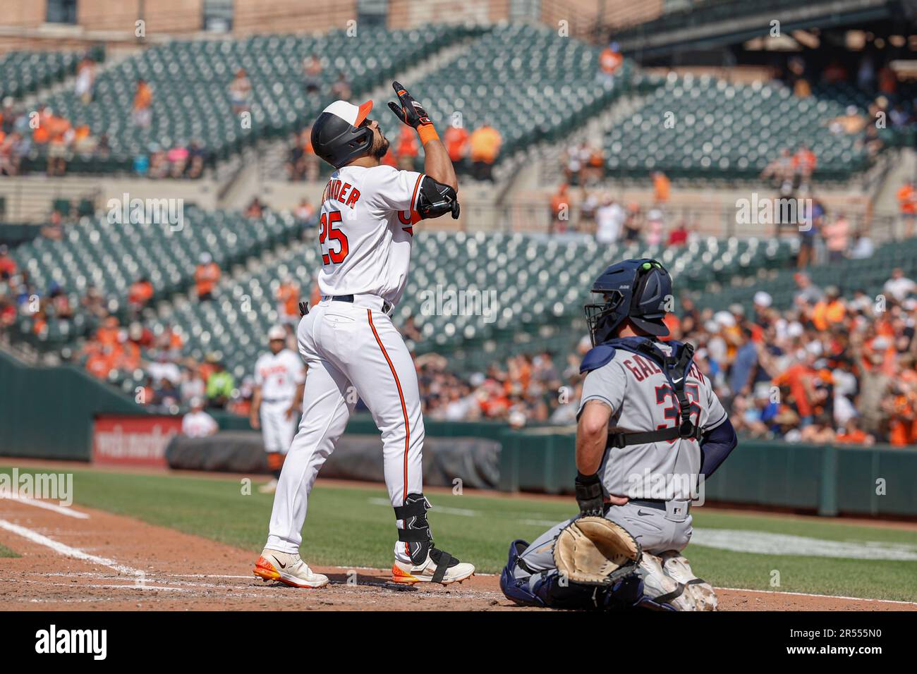 BALTIMORE, MD - MAY 31: Baltimore Orioles right fielder Anthony Santander  (25) makes a catch during the Seattle Mariners game versus the Baltimore  Orioles on May 31, 2022 at Orioles Park at