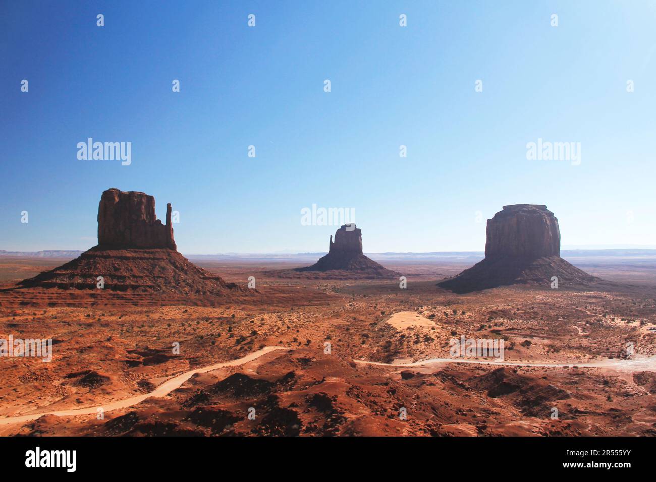 Monument Valley all'alba. Riserva Navajo che rappresenta l’immaginario ...