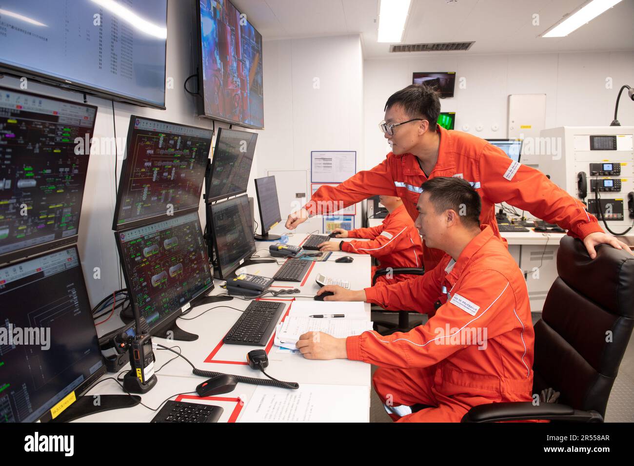(230601) -- SHENZHEN, June 1, 2023 (Xinhua) -- Staff members work in the control room of the Enping 15-1 oil platform 200 km southwest of Shenzhen, south China, June 1, 2023. China's first offshore million-tonne carbon storage project was put into operation on Thursday in the South China Sea, according to the China National Offshore Oil Corporation (CNOOC). The project is designed to store a total of more than 1.5 million tonnes of carbon dioxide (CO2), which is equivalent to planting nearly 14 million trees, according to the company. The project, serving the Enping 15-1 oil platform 2 Stock Photo