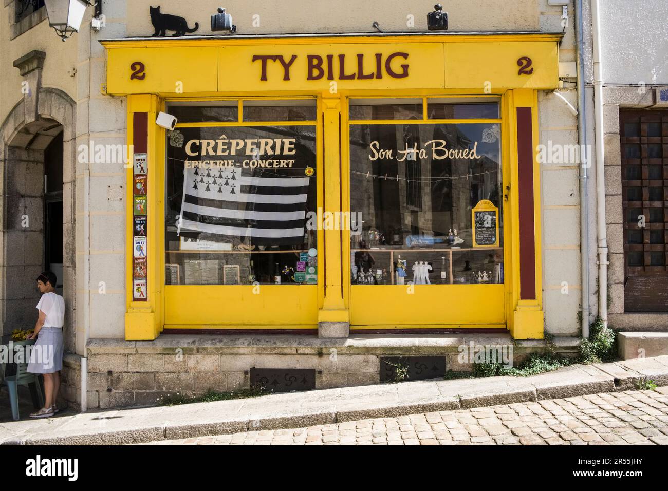 Quimperle (Brittany, north-western France): creperie “crêperie Ty Billig” in the town center Stock Photo